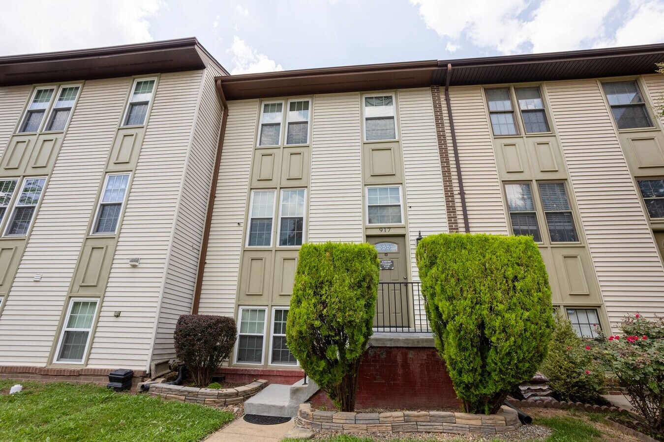 Charming 4-Bedroom Townhome in the Heart o... - Charming 4-Bedroom Townhome in the Heart o...