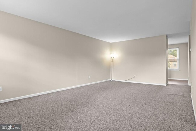 Photo - 560B Thrush Ct