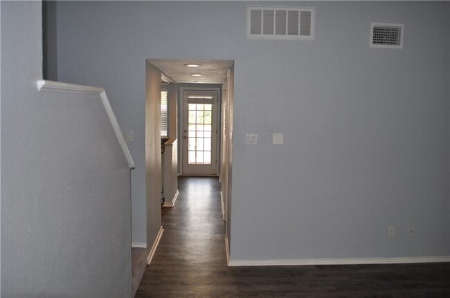 Photo - 706 W 22nd St Unit 305