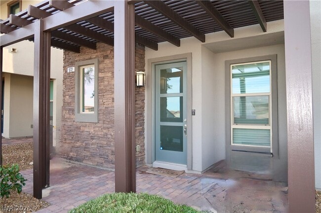 Photo - 572 Pear Lake St