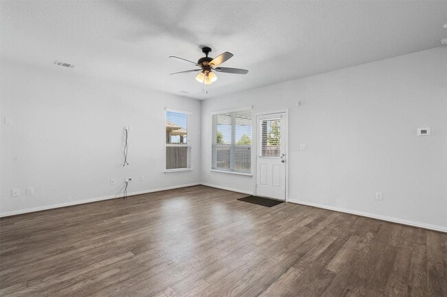 Photo - 497 Esperanza Dr