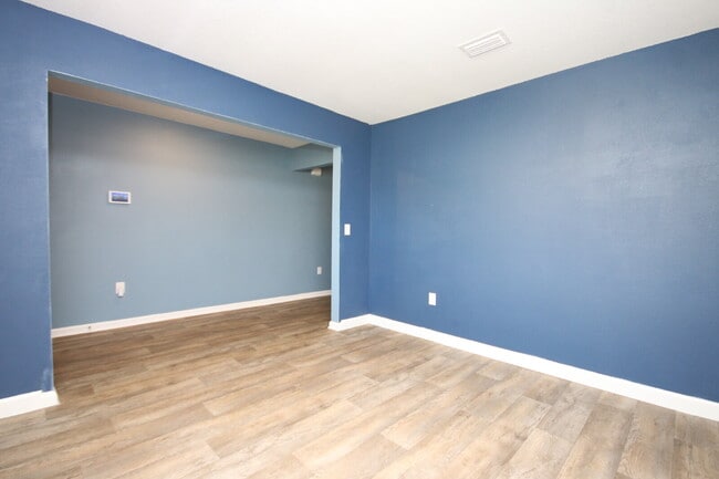Photo - Spacious 5-Bedroom Home Near NAS with Move...