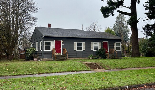 Building Photo - Half off first month's rent! Cute 2-bdrm/1-bath St. Johns duplex. Garage, new paint/carpet/fridge Unit 9848 N Willamette