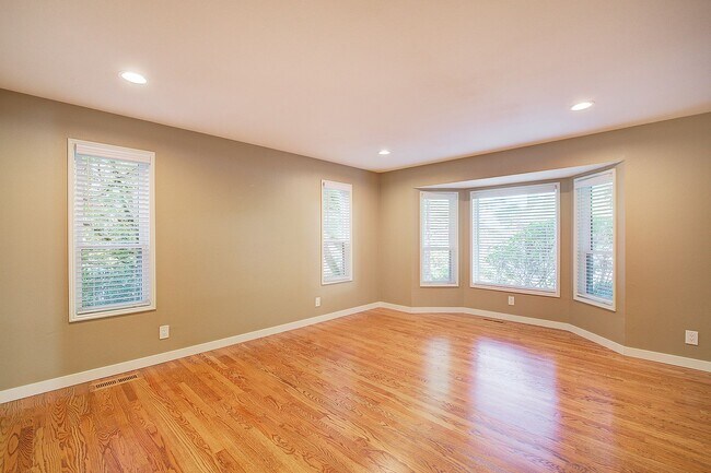 Photo - 3bd/2.25ba Sammamish Home