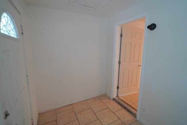 Photo - 702 Nassau St