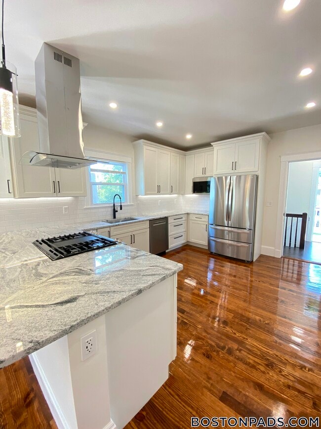 Building Photo - 126 Winsor Ave Rental
