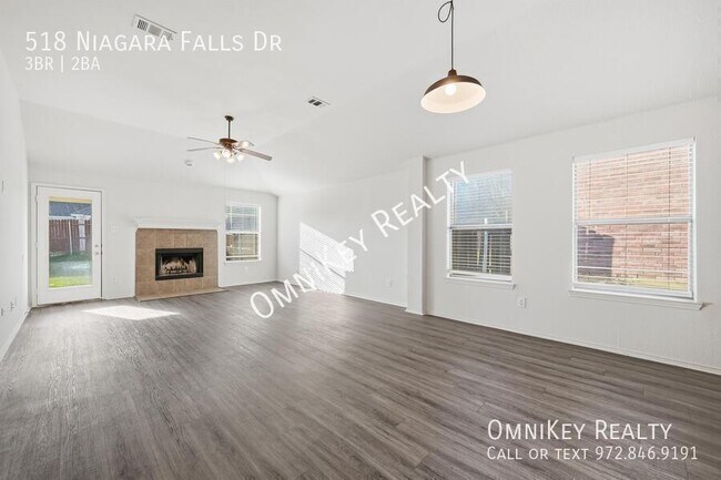 Photo - 518 Niagara Falls Dr