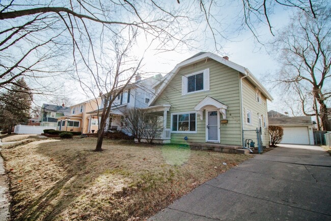 Photo - 1467 Sabra Rd House