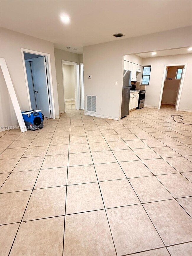 Photo - 4851 SW 28th Terrace Unidad 1