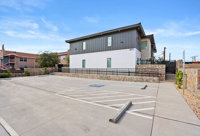 3811 Pera Ave Unit 2bedroom