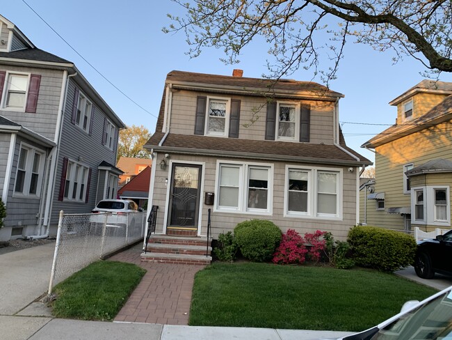 Building Photo - 57 Vanderbilt Ave Unit 2