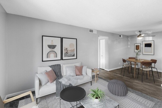 1BR, 1BA - 588SF - Living Room