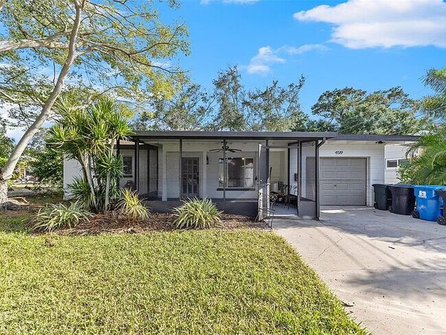 Building Photo - 4519 Venetian Blvd NE Unit 1