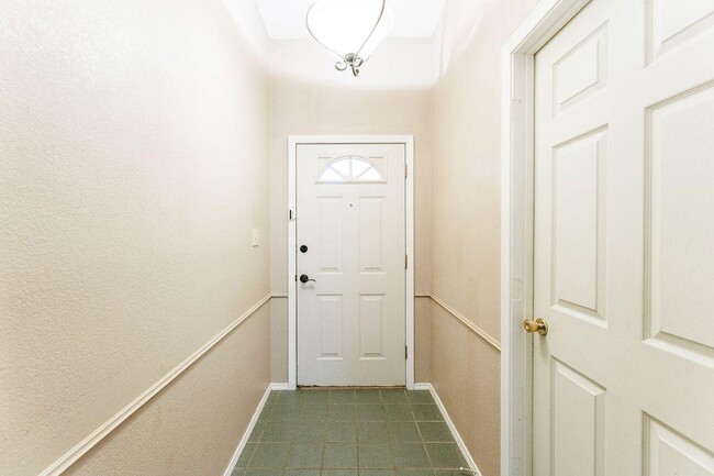 Photo - 5903 70th St