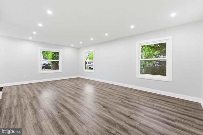 Building Photo - 27 Parkside Cir