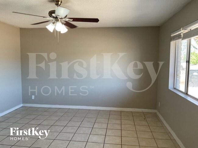 Photo - 509 W 3rd Pl