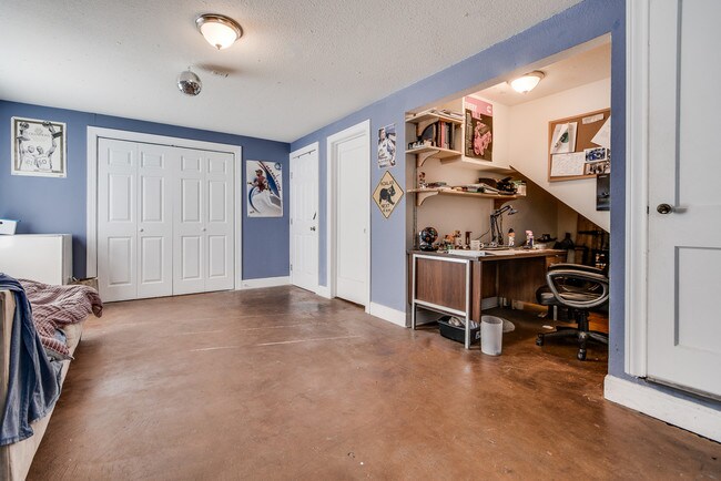 Photo - 905 W 30th St