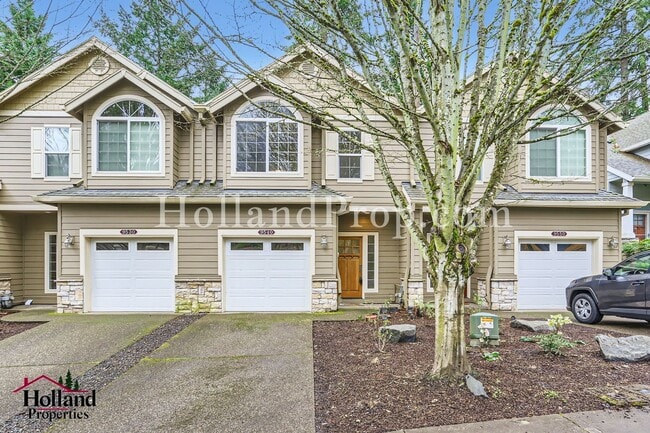 Building Photo - Bright & Spacious 3-Bedroom Townhome in a Prime Location!