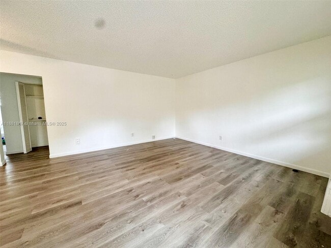 Photo - 1755 NE 116th Rd Unidad 9