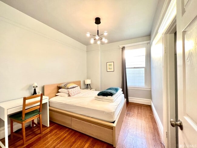 Photo - 110 Sadowa St