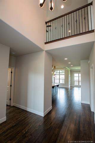 Photo - Beautiful Yorktown Home in Highly Desired Bixby West School