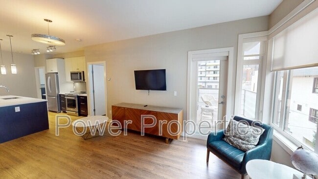 Building Photo - 1720-310 10 St SW