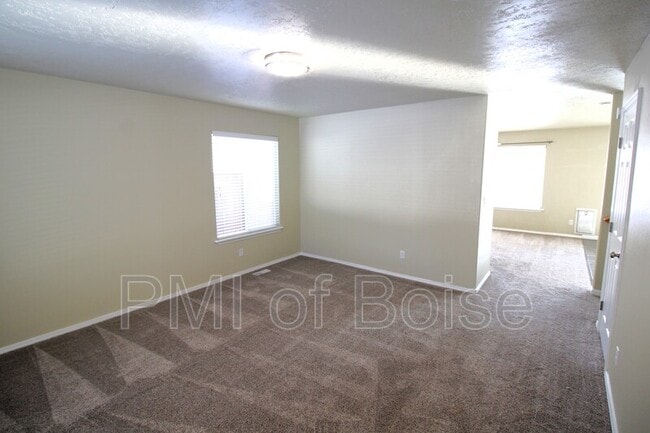Photo - 639 E Willowbrook Dr