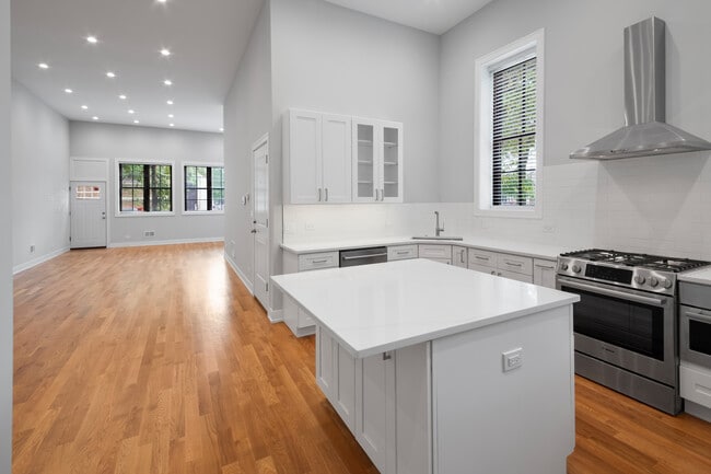 Photo - 1339 N Noble St Unit 1