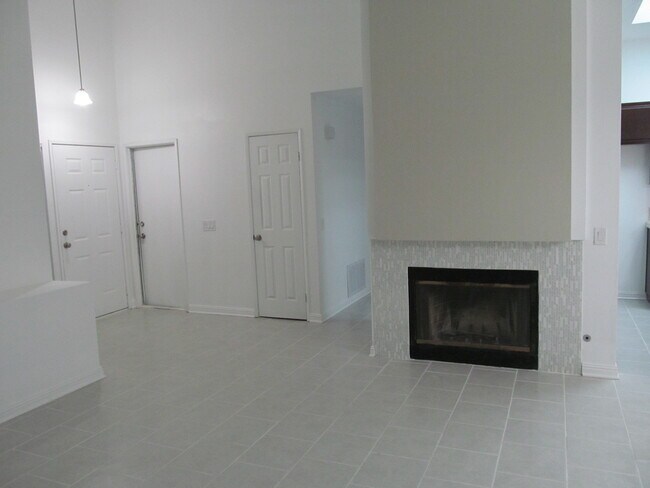 Photo - 326 Daystar Dr