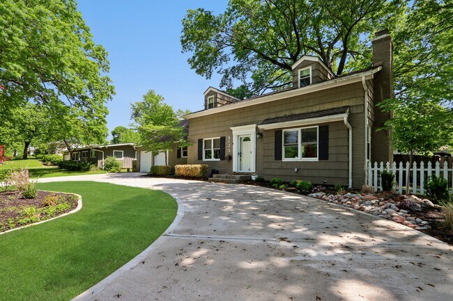 Photo - 8125 Lamar Ave