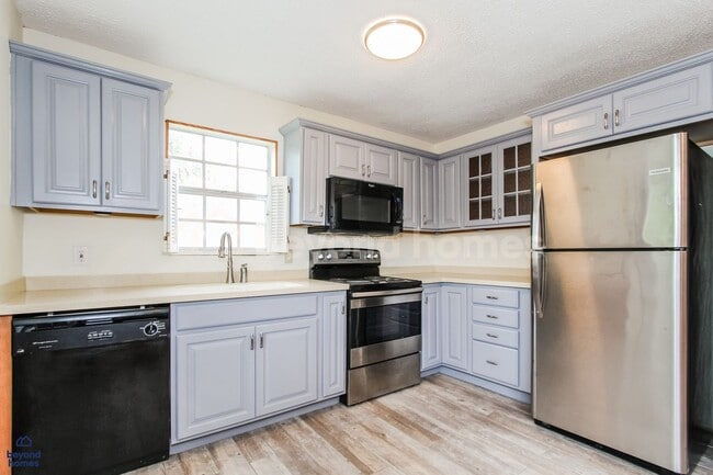 Photo - Charming & Move-In Ready Home in Hickory Hills!