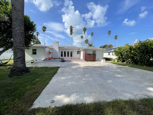 Photo - 3411 E Debazan Ave House