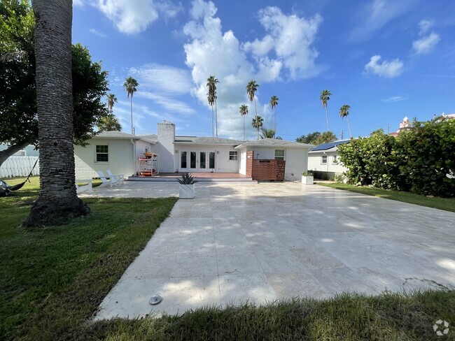 Building Photo - 3411 E Debazan Ave Rental
