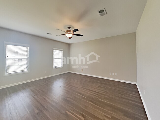 Photo - 913 Beverly Ct