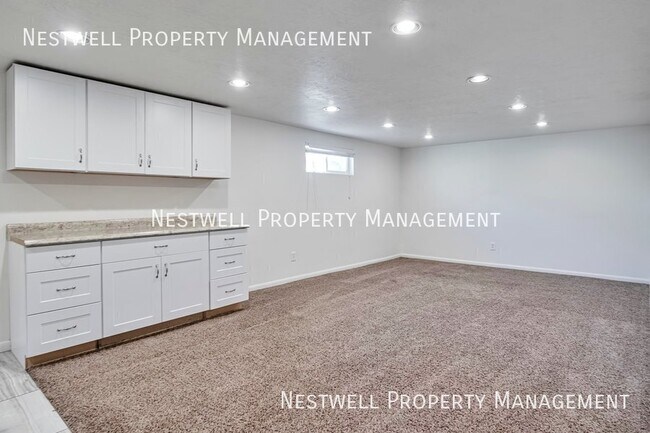 Photo - 1335 E Maplewood Cir Unit B