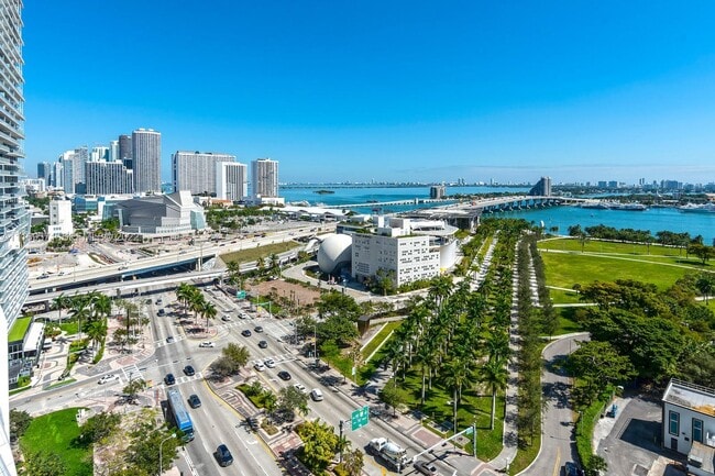 Photo - 900 Biscayne Blvd Unidad 2006