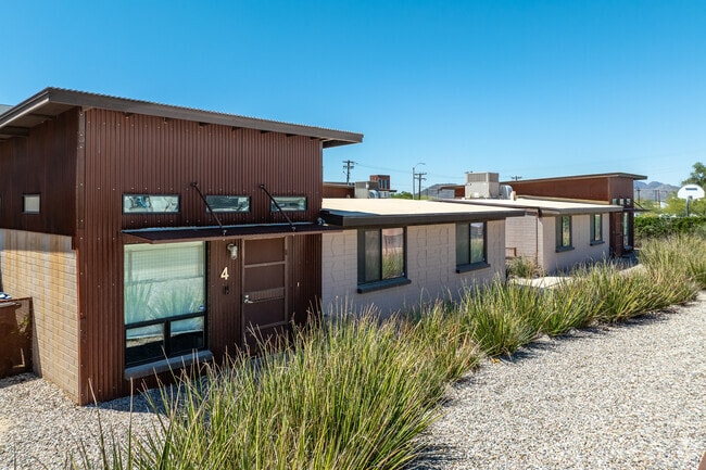 Building Photo - 1114 E Adams St