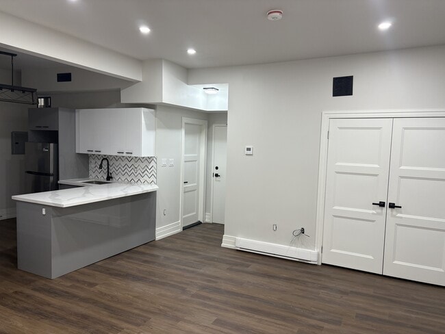 Photo - 52 Charlton Ave W Unit 5