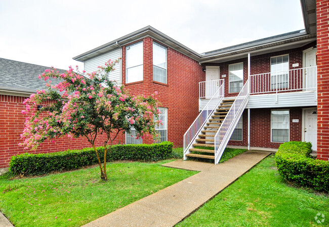 Building Photo - Residences at Bear Creek Rental