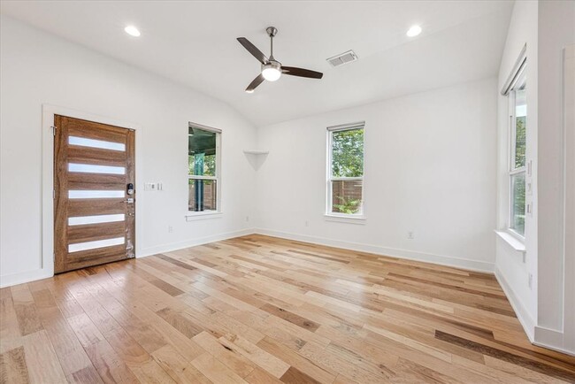 Photo - 1300 Walnut Ave