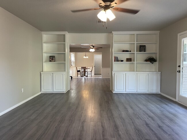 Photo - 1600 Cambridge Dr