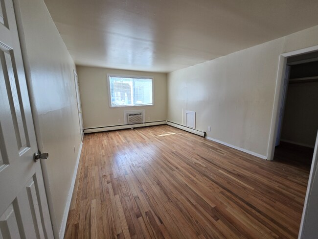 Photo - 3210 Ellwood Ave Unidad B