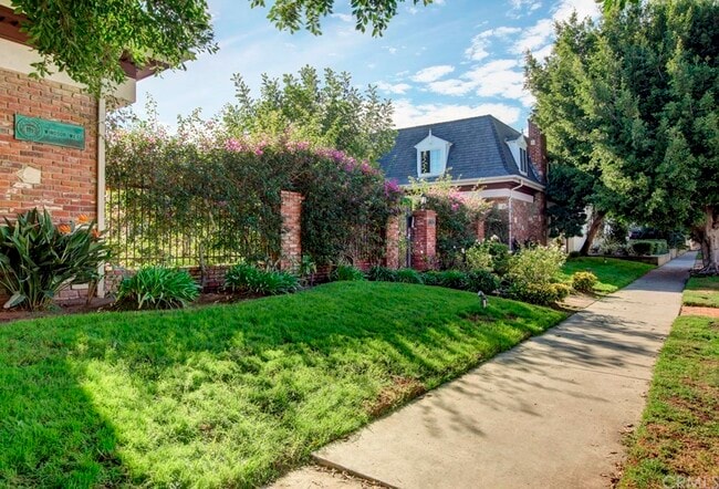 Building Photo - 8130 Redlands St Unit 15