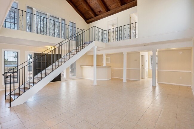 Photo - 770 Lakeview Dr