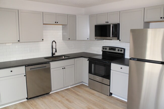 Photo - Spacious and inviting 5-bedroom, 2.5-bath home located in Kansas City, MO