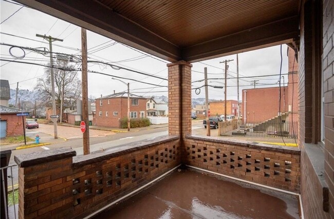 Building Photo - 256 Maplewood Ave Unit Maplewood