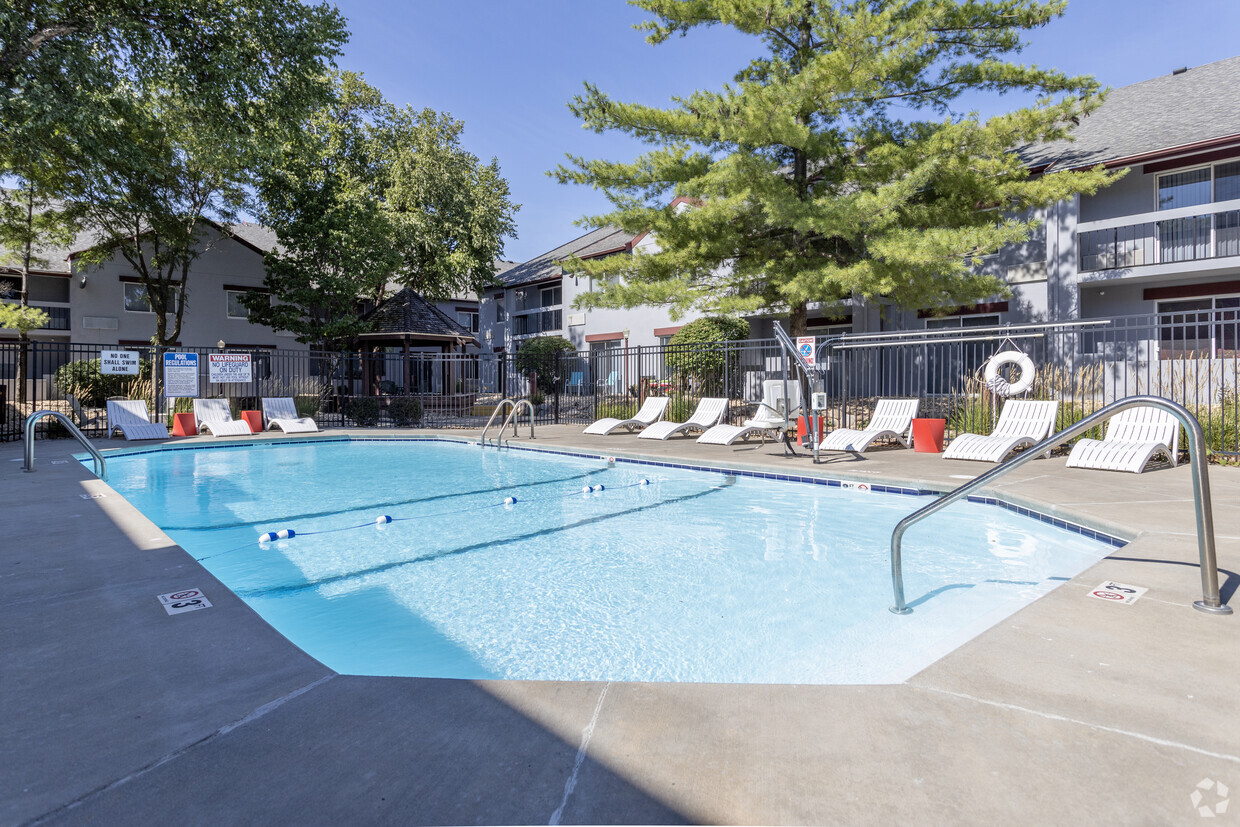 Flats at Miracle Hills - Flats at Miracle Hills