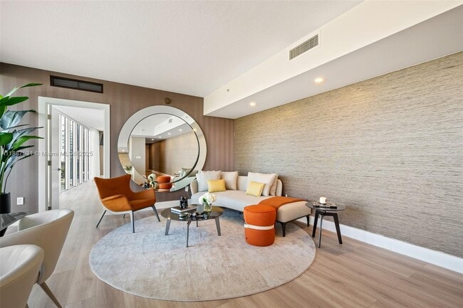 Photo - 185 SW 7th St Unidad 803