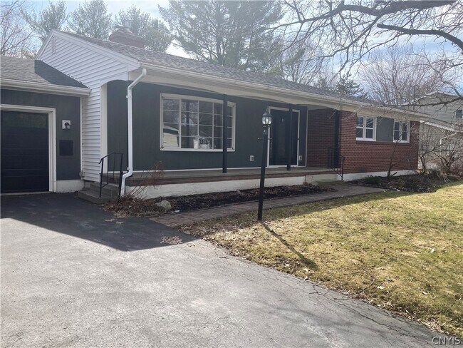 Photo - 449 Bugbee Dr