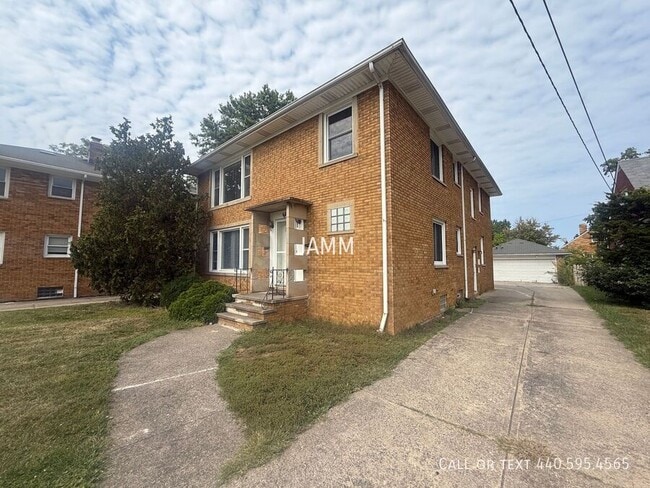 Building Photo - 26631 Lakeshore Blvd Rental